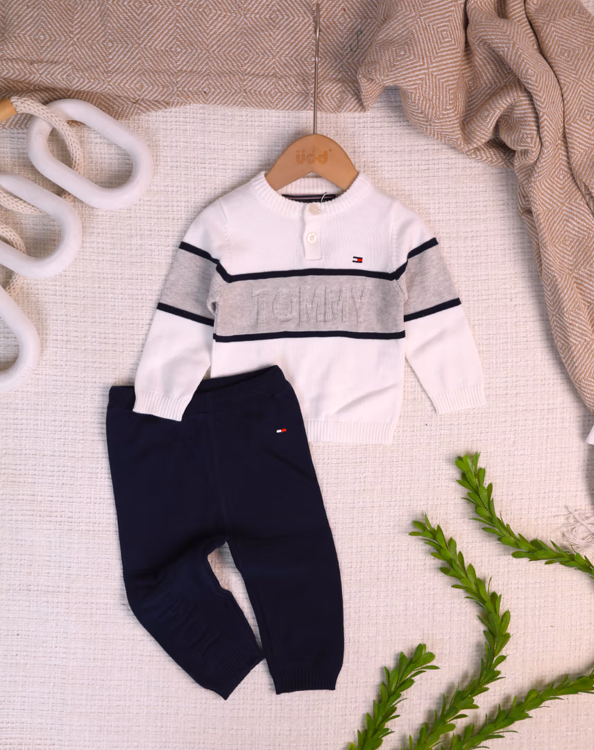 طقم TOMMY صوف  - Color أبيض 